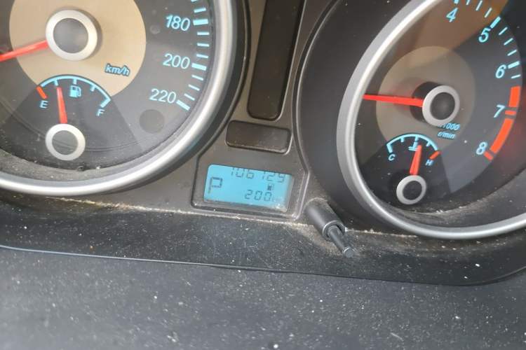 Used Buick Excelle 2013 1.5L Automatic Classic Model Odometer Close Up