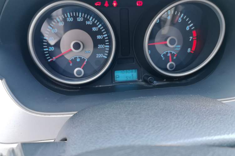 Used Buick Excelle 2013 1.5L Automatic Classic Model Odometer Close Up
