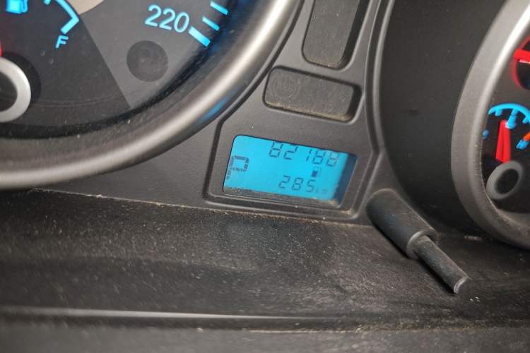 Used Buick Excelle 2013 1.5L Automatic Classic Model Odometer Close Up