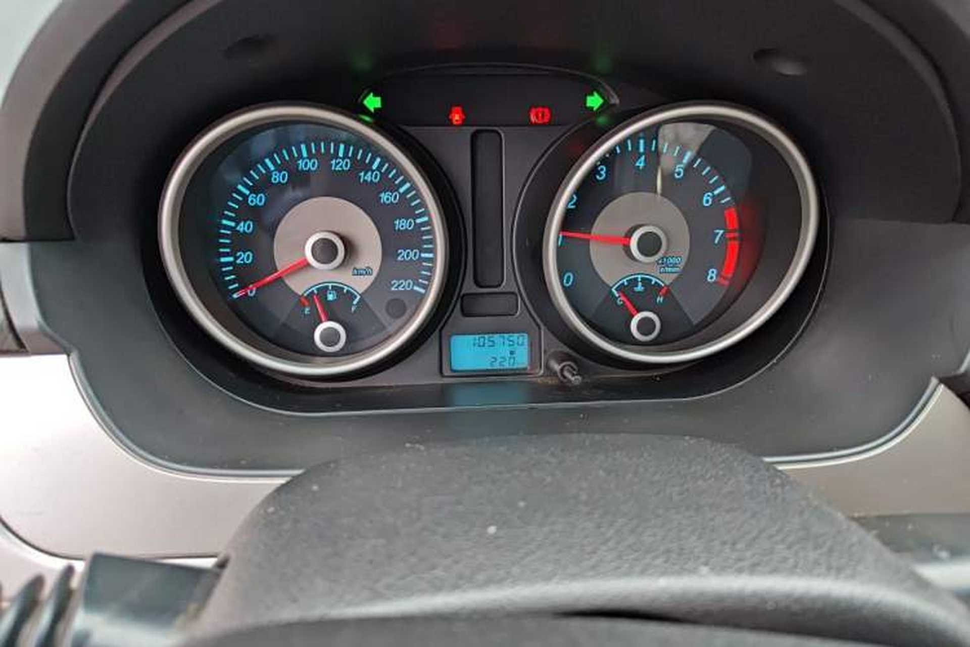 Used Buick Excelle 2013 1.5L Manual Classic Model Odometer Close Up