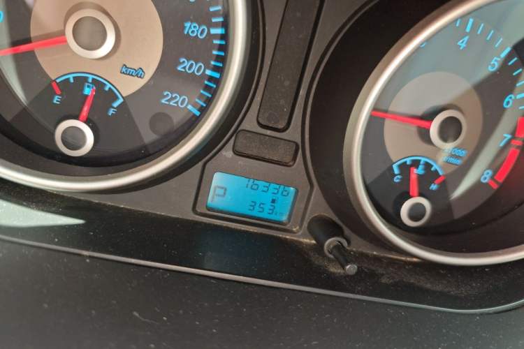 Used Buick Excelle 2013 1.5L Automatic Classic Model Odometer Close Up