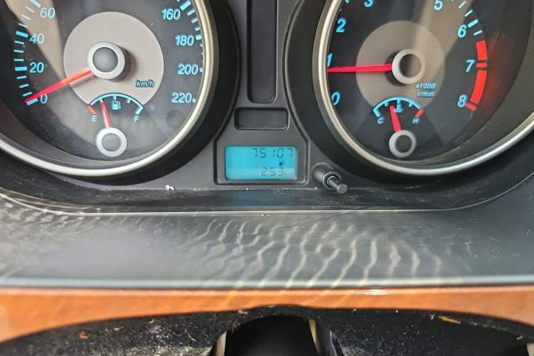 Used Buick Excelle 2013 1.5L Manual Luxury Model Odometer Close Up