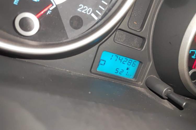 Used Buick Excelle 2013 1.5L Automatic Classic Model Odometer Close Up