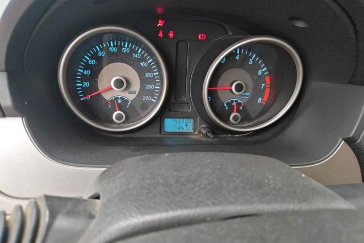 Used Buick Excelle 2013 1.5L Manual Classic Model Odometer Close Up