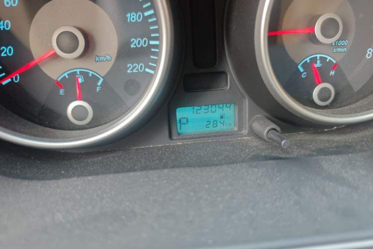 Used Buick Excelle 2013 1.5L Automatic Classic Model Odometer Close Up