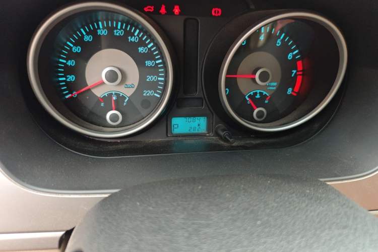 Used Buick Excelle 2013 1.5L Automatic Classic Model Odometer Close Up