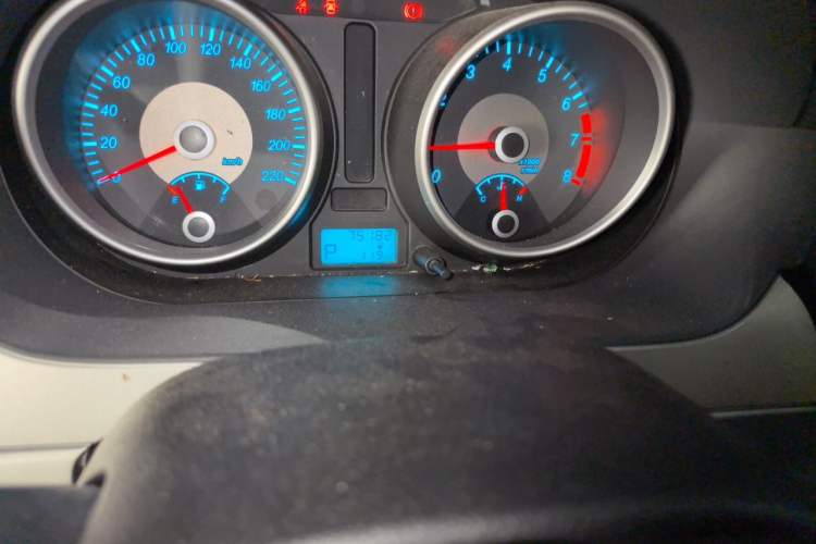 Used Buick Excelle 2013 1.5L Automatic Classic Model Odometer Close Up