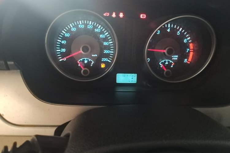 Used Buick Excelle 2013 1.5L Manual Classic Model Odometer Close Up