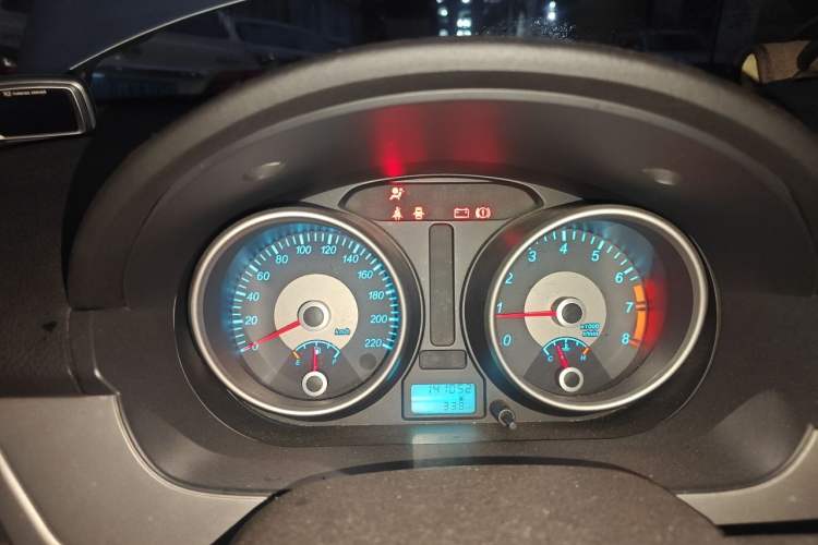 Used Buick Excelle 2013 1.5L Manual Classic Model Odometer Close Up