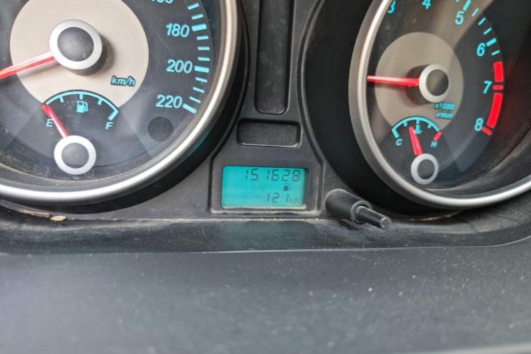 Used Buick Excelle 2013 1.5L Manual Classic Model Odometer Close Up