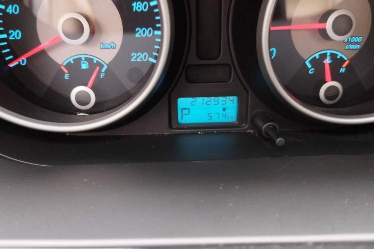 Used Buick Excelle 2013 1.5L Automatic Classic Model Odometer Close Up