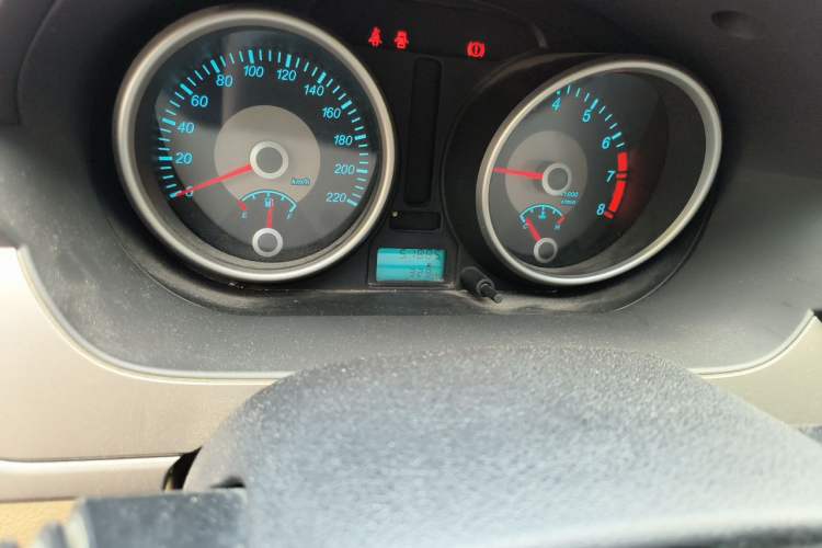 Used Buick Excelle 2013 1.5L Manual Classic Model Odometer Close Up
