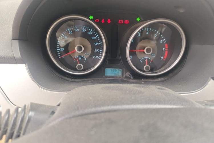 Used Buick Excelle 2013 1.5L Manual Classic Model Odometer Close Up
