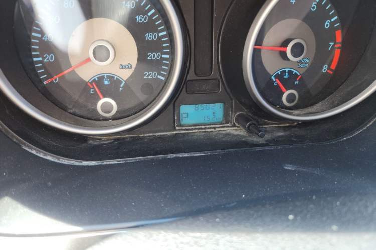 Used Buick Excelle 2013 1.5L Automatic Classic Model Odometer Close Up