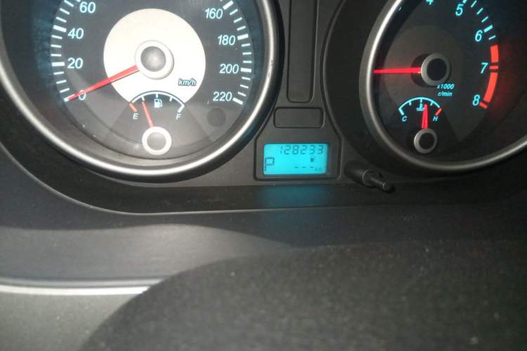 Used Buick Excelle 2013 1.5L Automatic Classic Model Odometer Close Up