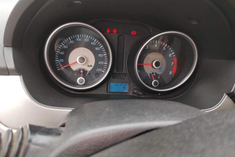 Used Buick Excelle 2013 1.5L Manual Classic Model Odometer Close Up