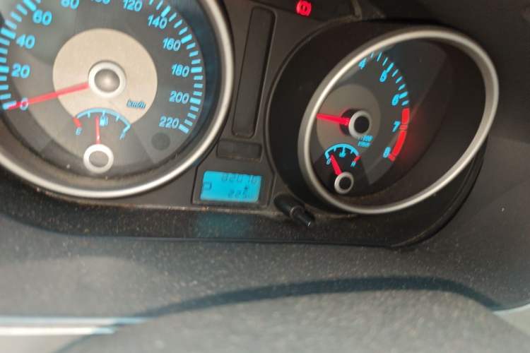 Used Buick Excelle 2013 1.5L Automatic Classic Model Odometer Close Up