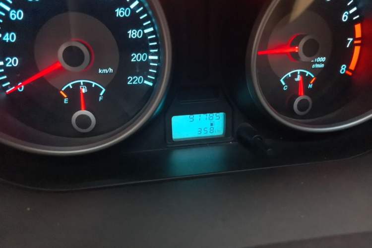 Used Buick Excelle 2013 1.5L Automatic Classic Model Odometer Close Up