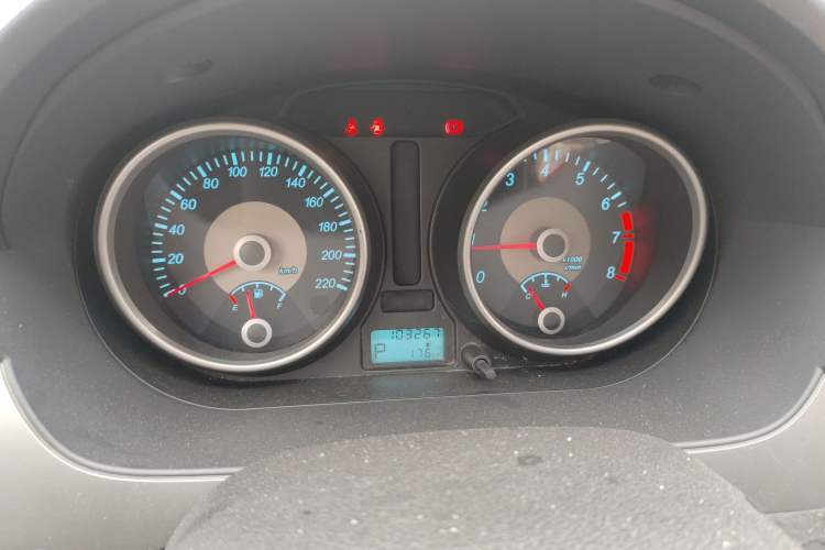 Used Buick Excelle 2013 1.5L Automatic Classic Model Odometer Close Up