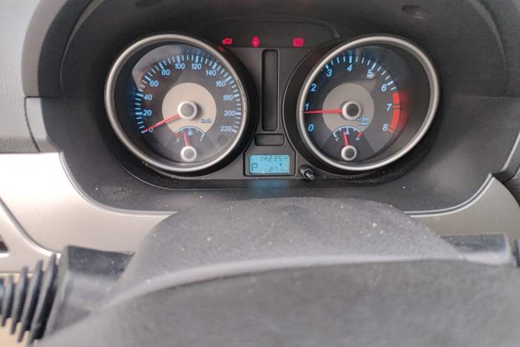 Used Buick Excelle 2013 1.5L Automatic Classic Model Odometer Close Up