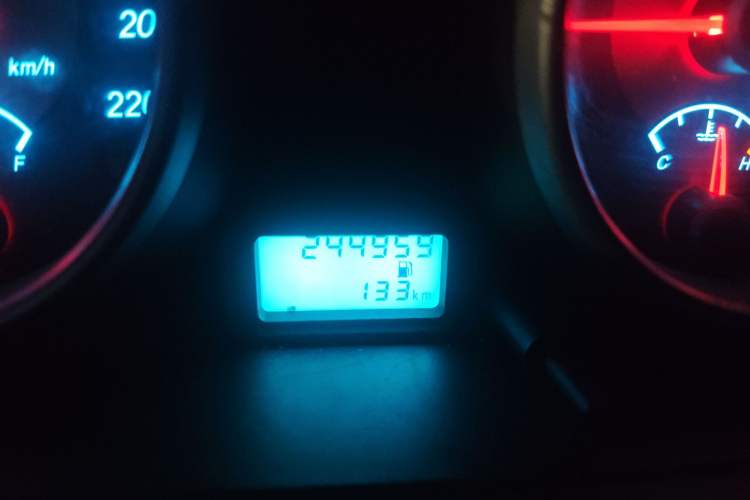 Used Buick Excelle 2013 1.5L Manual Classic Model Odometer Close Up