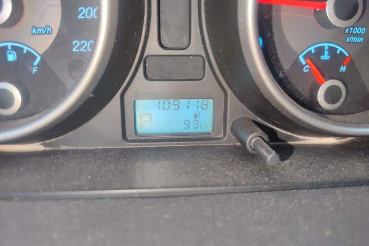 Used Buick Excelle 2013 1.5L Automatic Classic Model Odometer Close Up