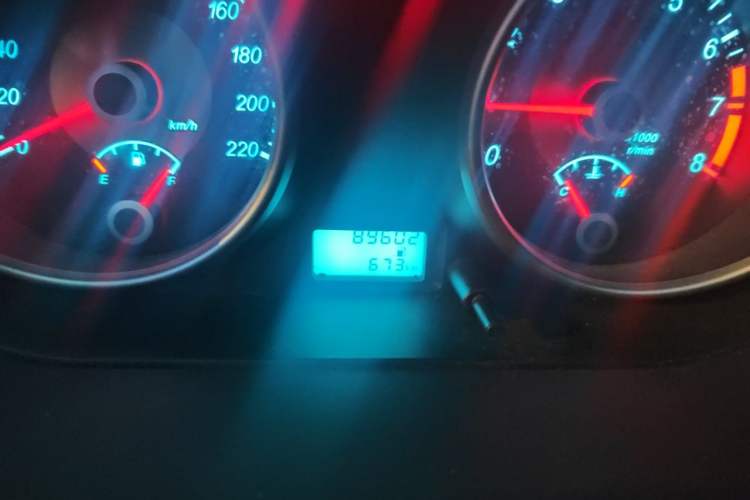 Used Buick Excelle 2013 1.5L Manual Classic Model Odometer Close Up