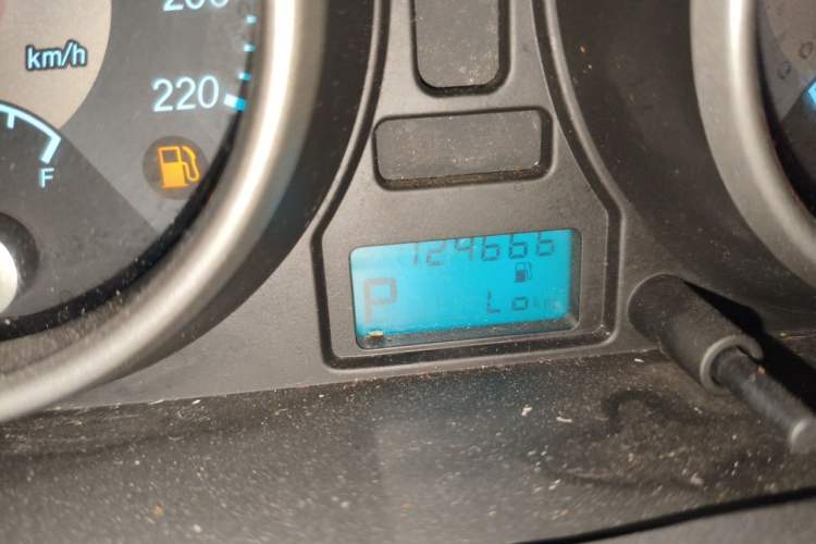 Used Buick Excelle 2013 1.5L Automatic Classic Model Odometer Close Up