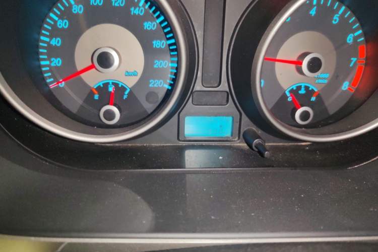 Used Buick Excelle 2013 1.5L Manual Classic Model Odometer Close Up