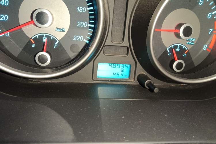 Used Buick Excelle 2013 1.5L Manual Classic Model Odometer Close Up