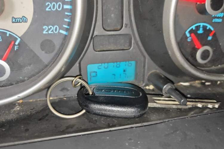 Used Buick Excelle 2013 1.5L Automatic Classic Model Odometer Close Up