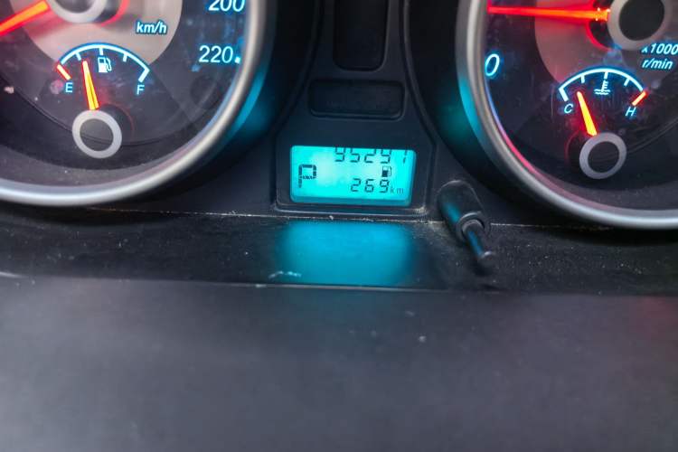 Used Buick Excelle 2013 1.5L Automatic Classic Model Odometer Close Up