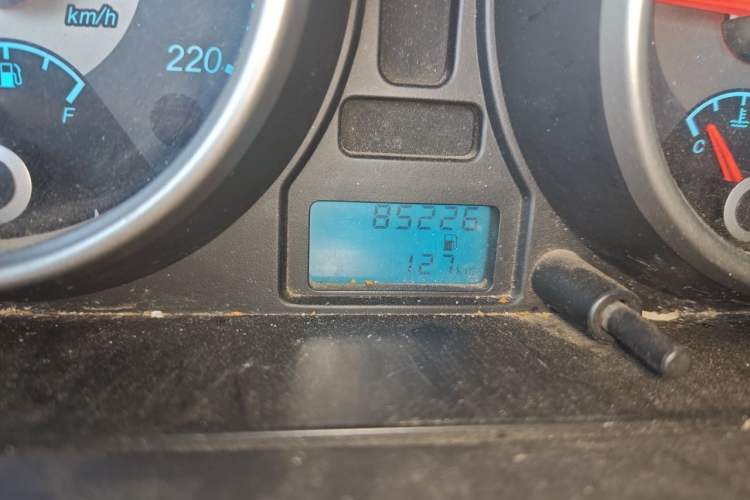 Used Buick Excelle 2013 1.5L Manual Classic Model Odometer Close Up