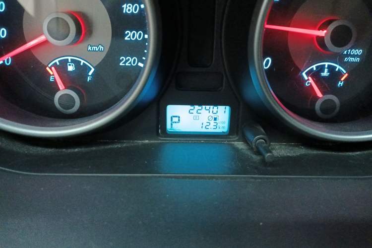 Used Buick Excelle 2013 1.5L Automatic Luxury Model Odometer Close Up