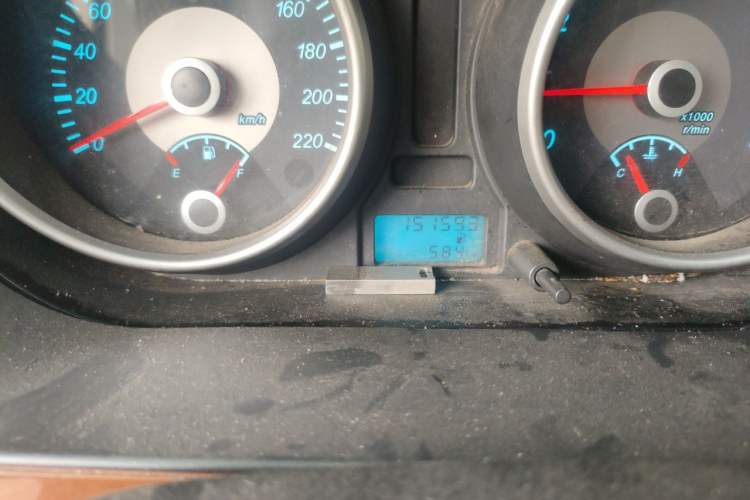 Used Buick Excelle 2013 1.5L Manual Luxury Model Odometer Close Up