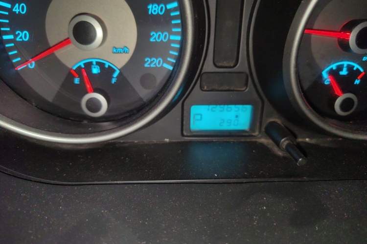 Used Buick Excelle 2013 1.5L Automatic Classic Model Odometer Close Up