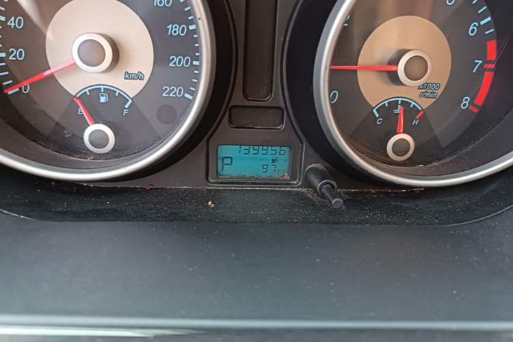 Used Buick Excelle 2013 1.5L Automatic Classic Model Odometer Close Up