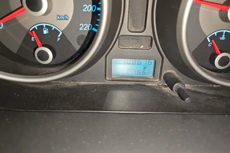 Used Buick Excelle 2013 1.5L Manual Classic Model Odometer Close Up
