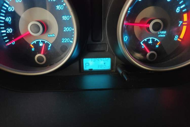 Used Buick Excelle 2013 1.5L Automatic Classic Model Odometer Close Up