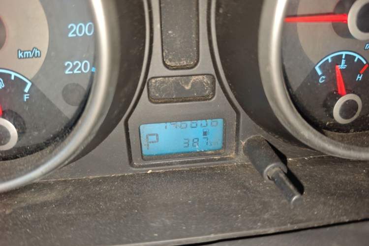 Used Buick Excelle 2013 1.5L Automatic Classic Model Odometer Close Up