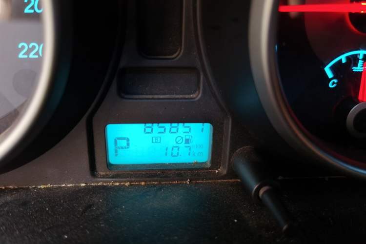Used Buick Excelle 2013 1.5L Automatic Classic Model Odometer Close Up