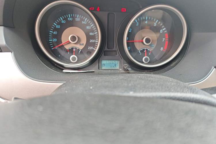 Used Buick Excelle 2013 1.5L Automatic Classic Model Odometer Close Up