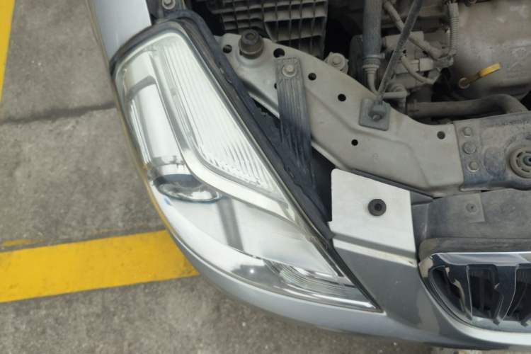 Used Buick Excelle 2013 1.5L Automatic Classic Model Right Front Headlight