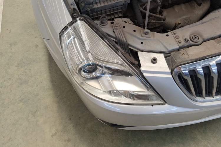 Used Buick Excelle 2013 1.5L Automatic Classic Model Right Front Headlight