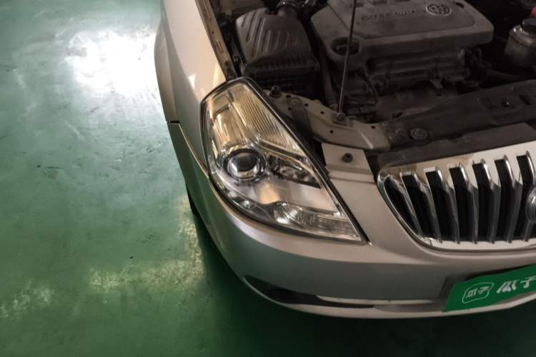 Used Buick Excelle 2013 1.5L Automatic Classic Model Right Front Headlight