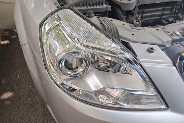 Used Buick Excelle 2013 1.5L Automatic Classic Model Right Front Headlight