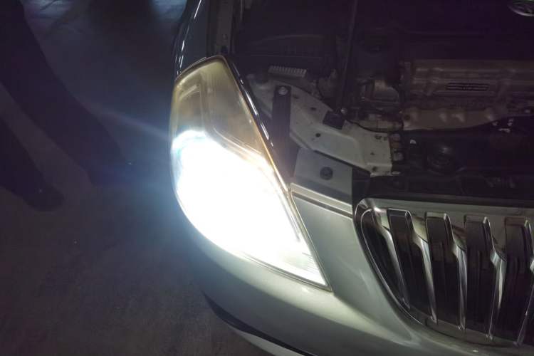 Used Buick Excelle 2013 1.5L Automatic Classic Model Right Front Headlight