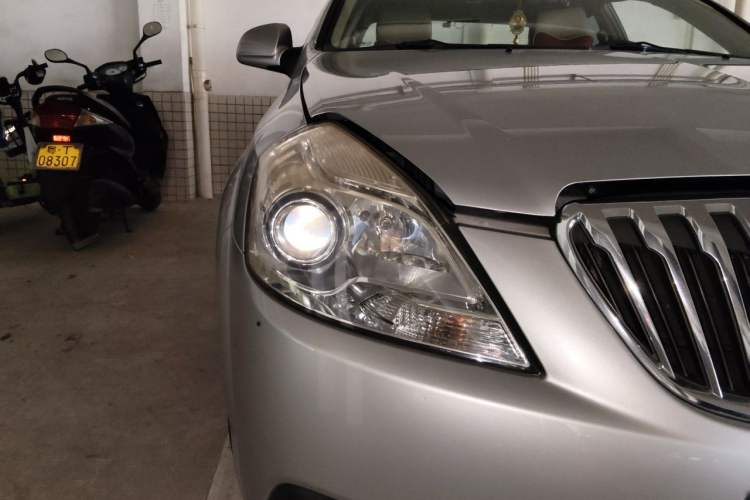Used Buick Excelle 2013 1.5L Manual Luxury Model Right Front Headlight