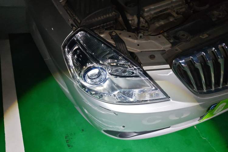 Used Buick Excelle 2013 1.5L Automatic Classic Model Right Front Headlight