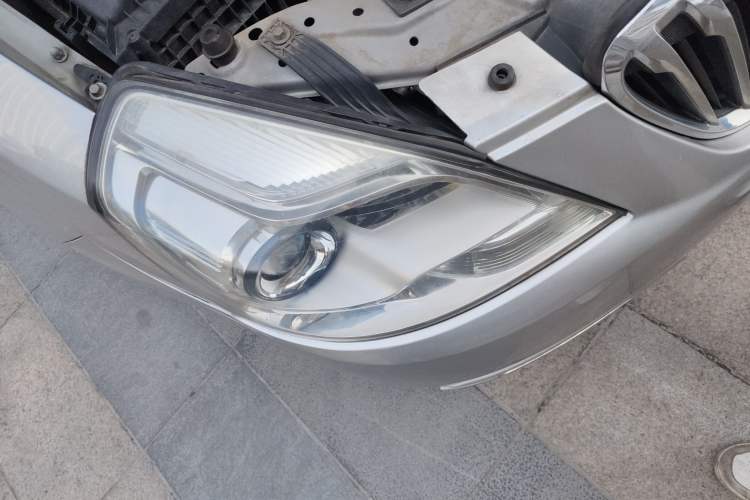 Used Buick Excelle 2013 1.5L Automatic Classic Model Right Front Headlight